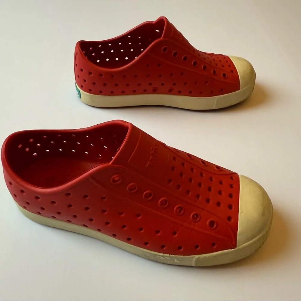 Native Jefferson Slip-On Shoe Torch Red/Bone White J1